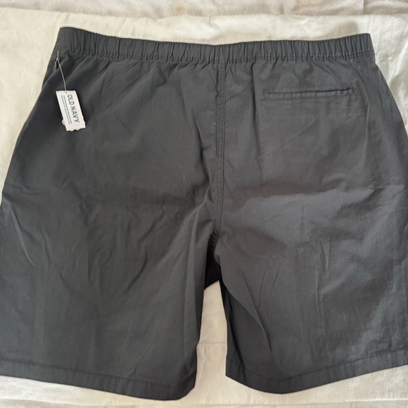 Old Navy Men's Tall Gray Shorts - Picture 3 of 3